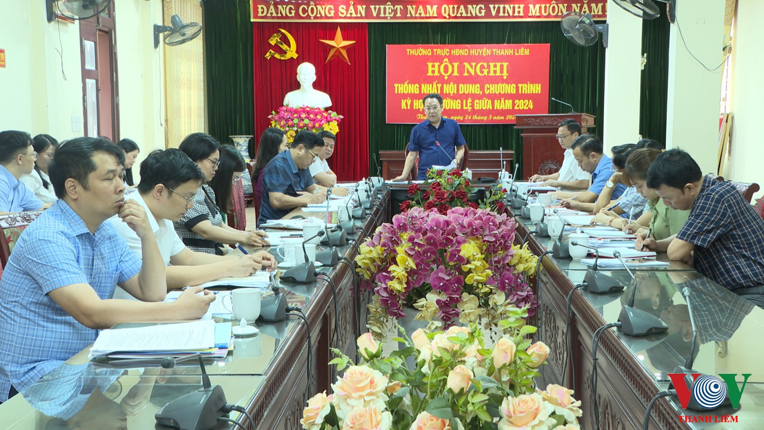 Đồng chí Hoàng Mạnh Dũng- BT HU, CT HĐND huyện chủ trì hội nghị. Ảnh: Kim Dung