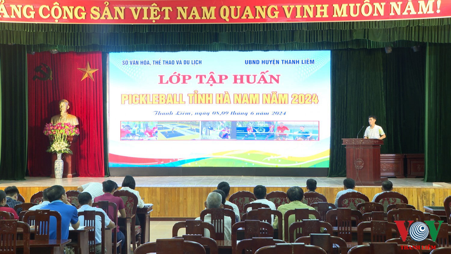 Cán bộ Sở Văn hóa – Thể thao và Du lịch giới thiệu môn Pickleball