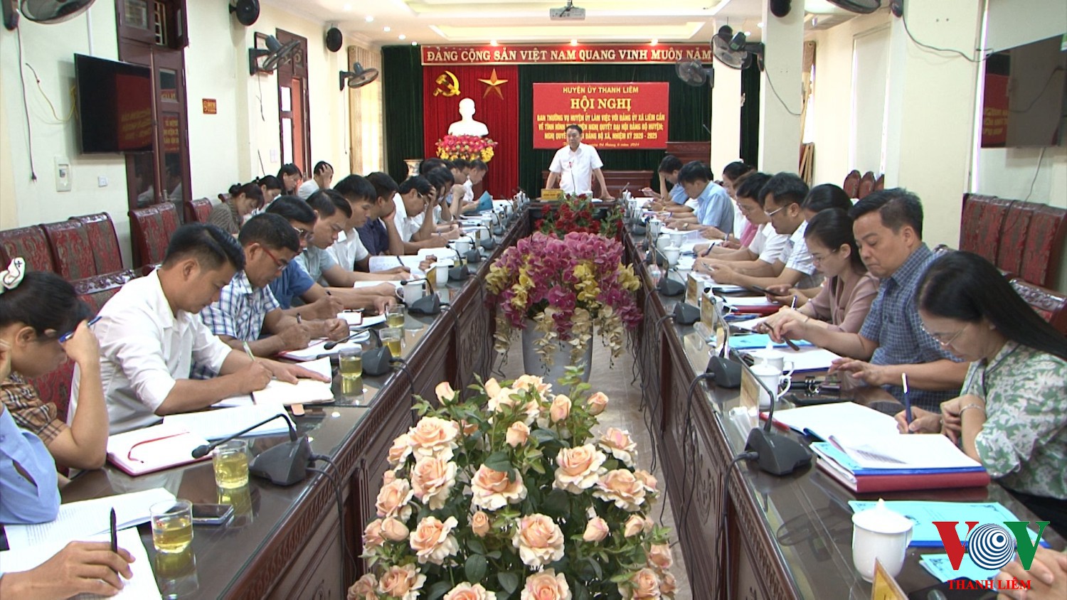 Đồng chí Hoàng Mạnh Dũng - BT huyện ủy, CT HĐND huyện củ trì hội nghị