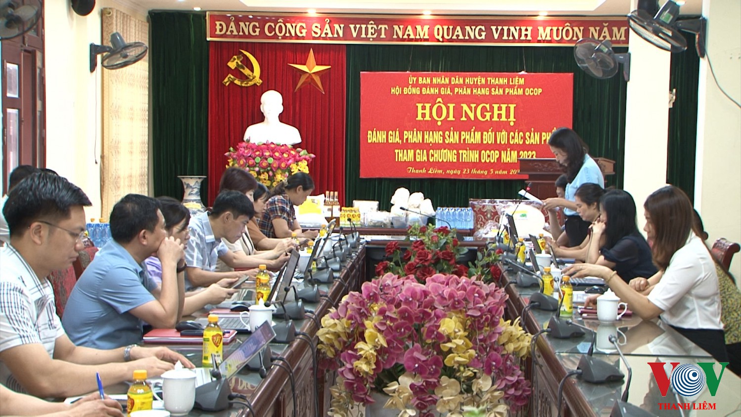 Đồng chí Lại Thị Ngọc Trâm PCT UBND huyện Phát biểu tại hội nghị