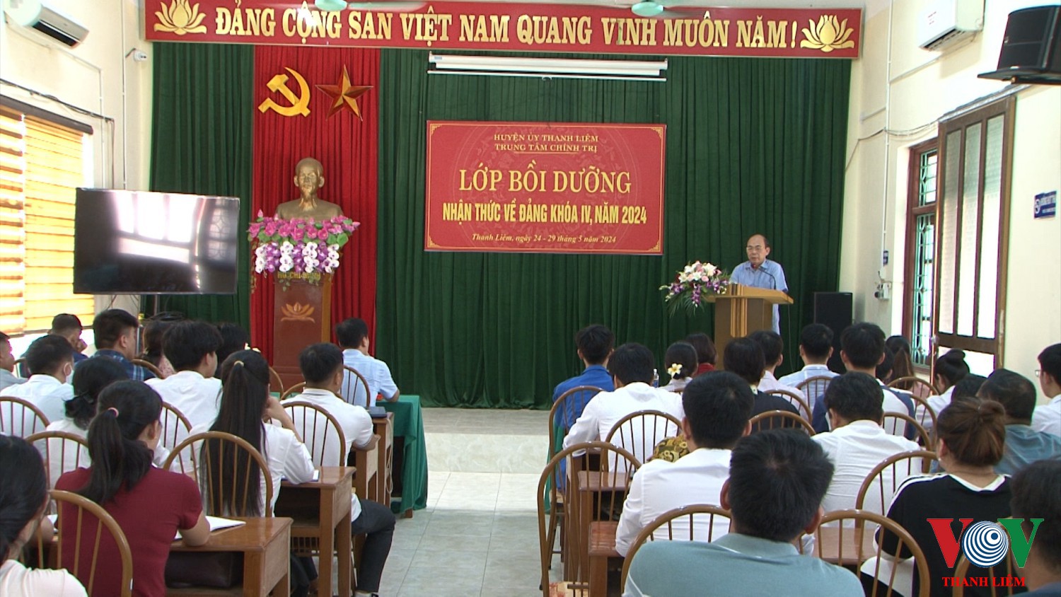Đồng chí Trần Xuân Thành - Phó BTTT huyện ủy phát biểu tại buổi lễ. Ảnh: Khắc Hùng
