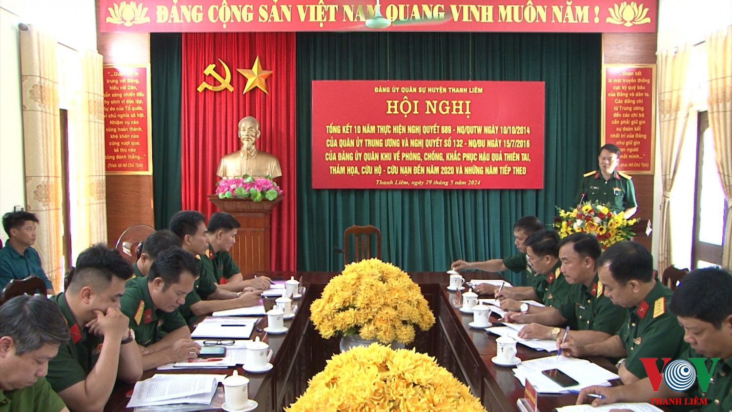 Đồng chí Vũ Đức Tuấn - ĐUV, chỉ huy trưởng BCHQS huyện phát biểu tại hội nghị. Ảnh: Khắc Hùng