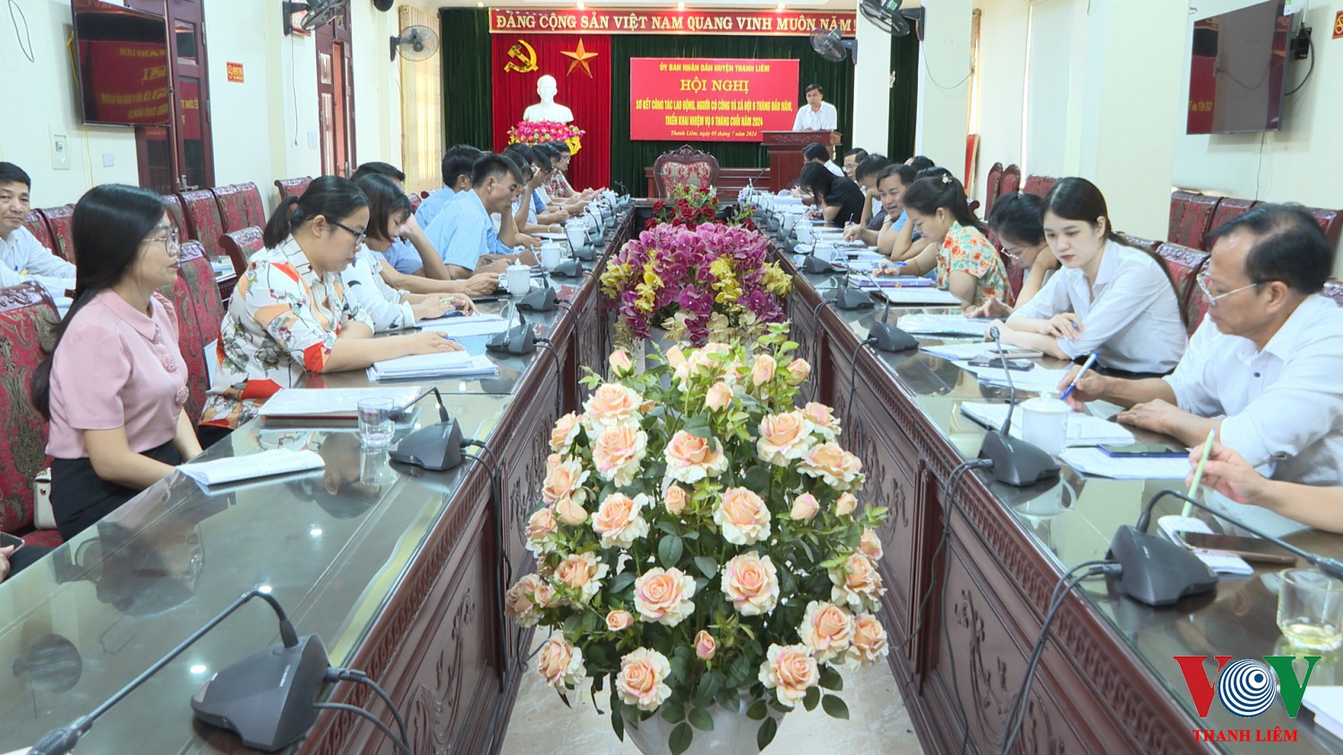 Đồng chí Trần Văn Quân, HUV phó CT UBND huyện chủ trì hội nghị. Ảnh: Kim Dung