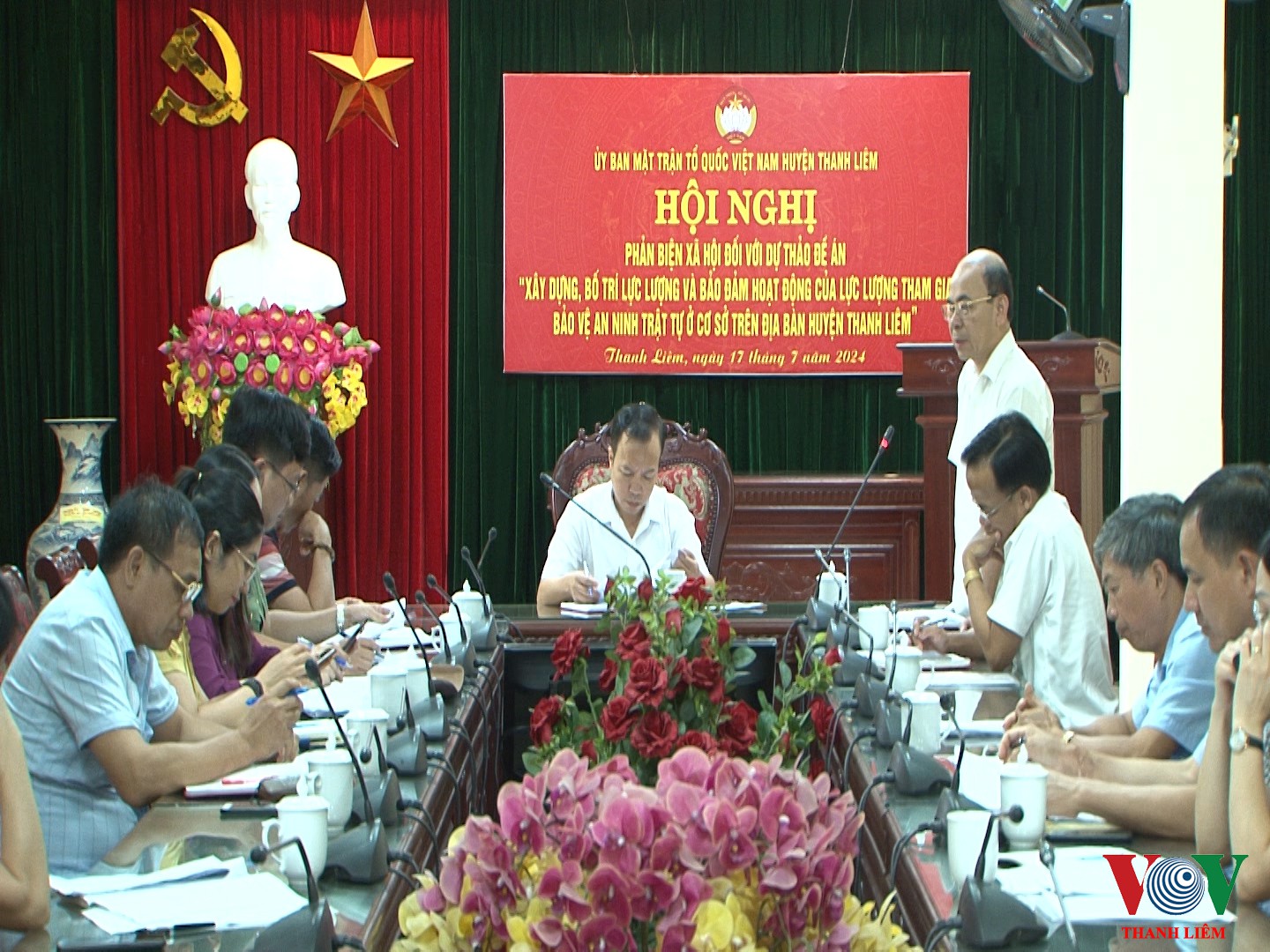 Đồng chí Trần Xuân Thành-  Phó BT Huyện ủy dự và phát biểu tại hội nghị. Ảnh: Khắc Hùng
