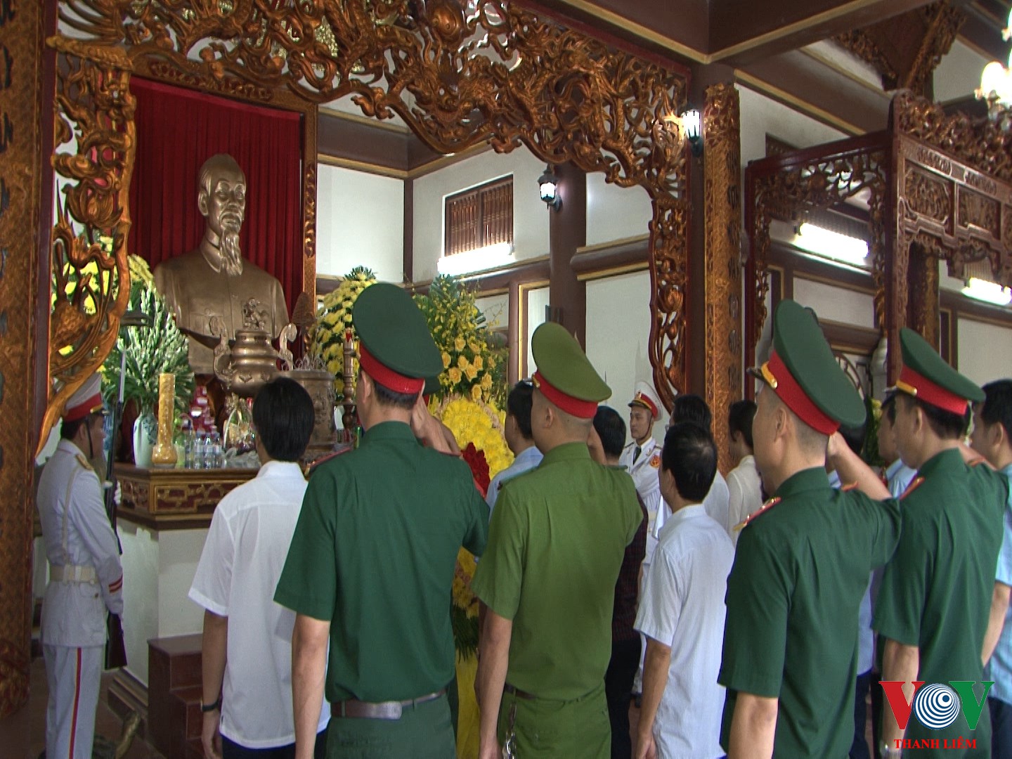 Mặc niệm tưởng nhớ công lao của Hồ Chủ Tịch và các anh hùng liệt sỹ