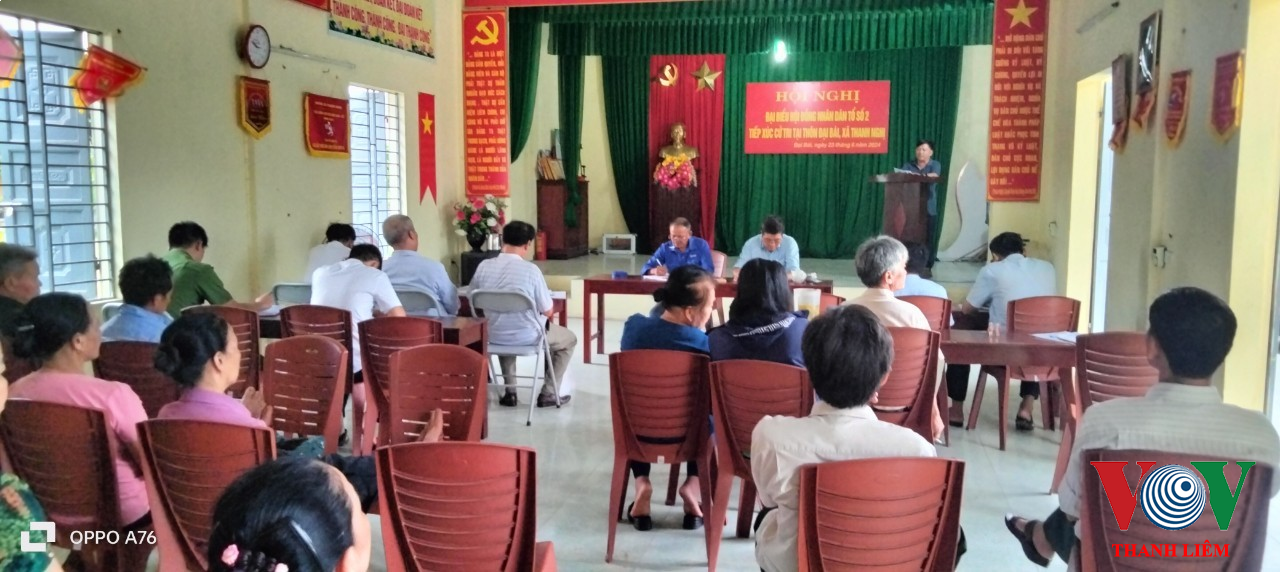 Một điểm tiếp xúc cử tri ở thôn