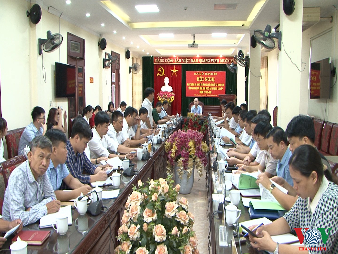 Đại điện Đảng ủy xã Thanh Tân trình bày báo cáo tại hội nghị. Ảnh: Khắc Hùng