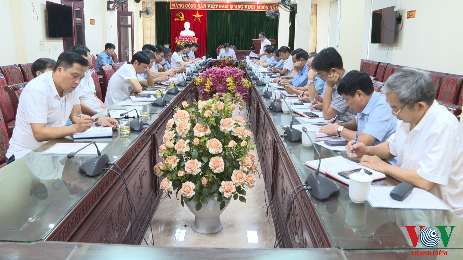 Đồng chí Hoàng Mạnh Dũng - Bí thư Huyện ủy, Chủ tịch HĐND huyện phát biểu tại hội nghị. Ảnh: Kim Dung
