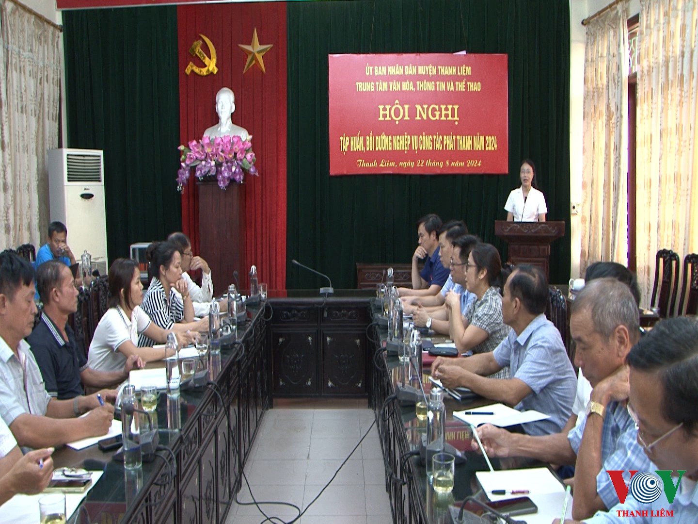 Lãnh đạo Trung tâm VH, TT & TT huyện phát biểu tại HN. Ảnh: Khắc Hùng