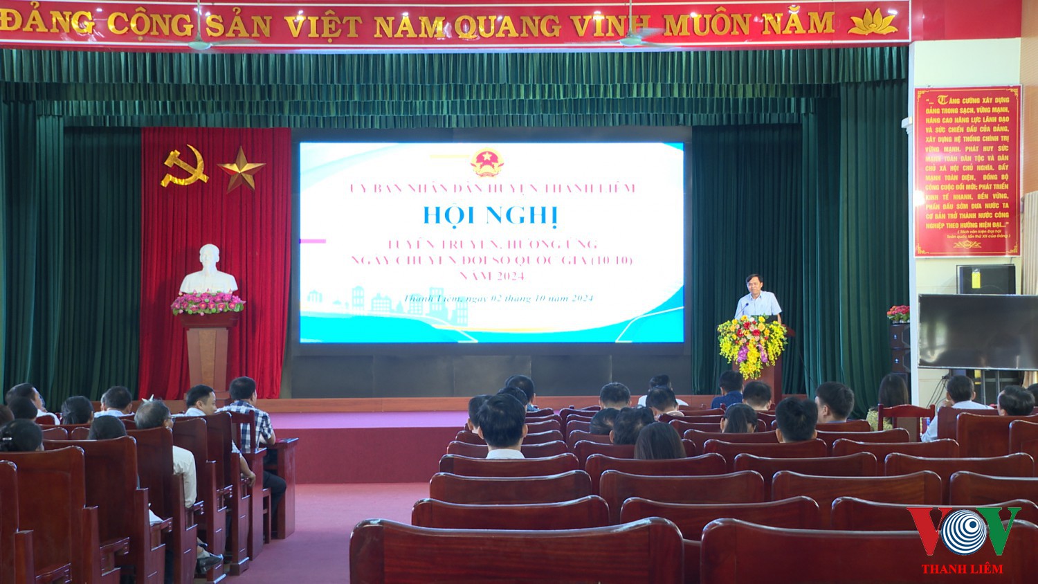 Đồng chí Trần Văn Quân, phó CT UBND huyện phát biểu tại HN. Ảnh: Kim Dung