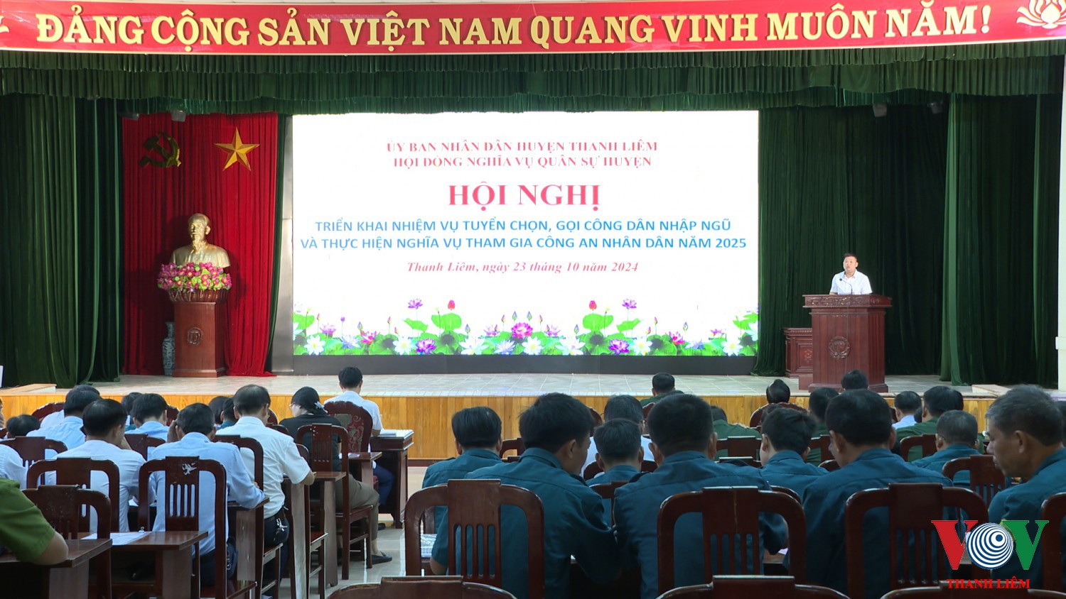 Đ/c Đào Tuấn Anh- phó BT, chủ tịch UBND - chủ tịch Hội đồng NVQS huyện chủ trì hội nghị. Kim Dung