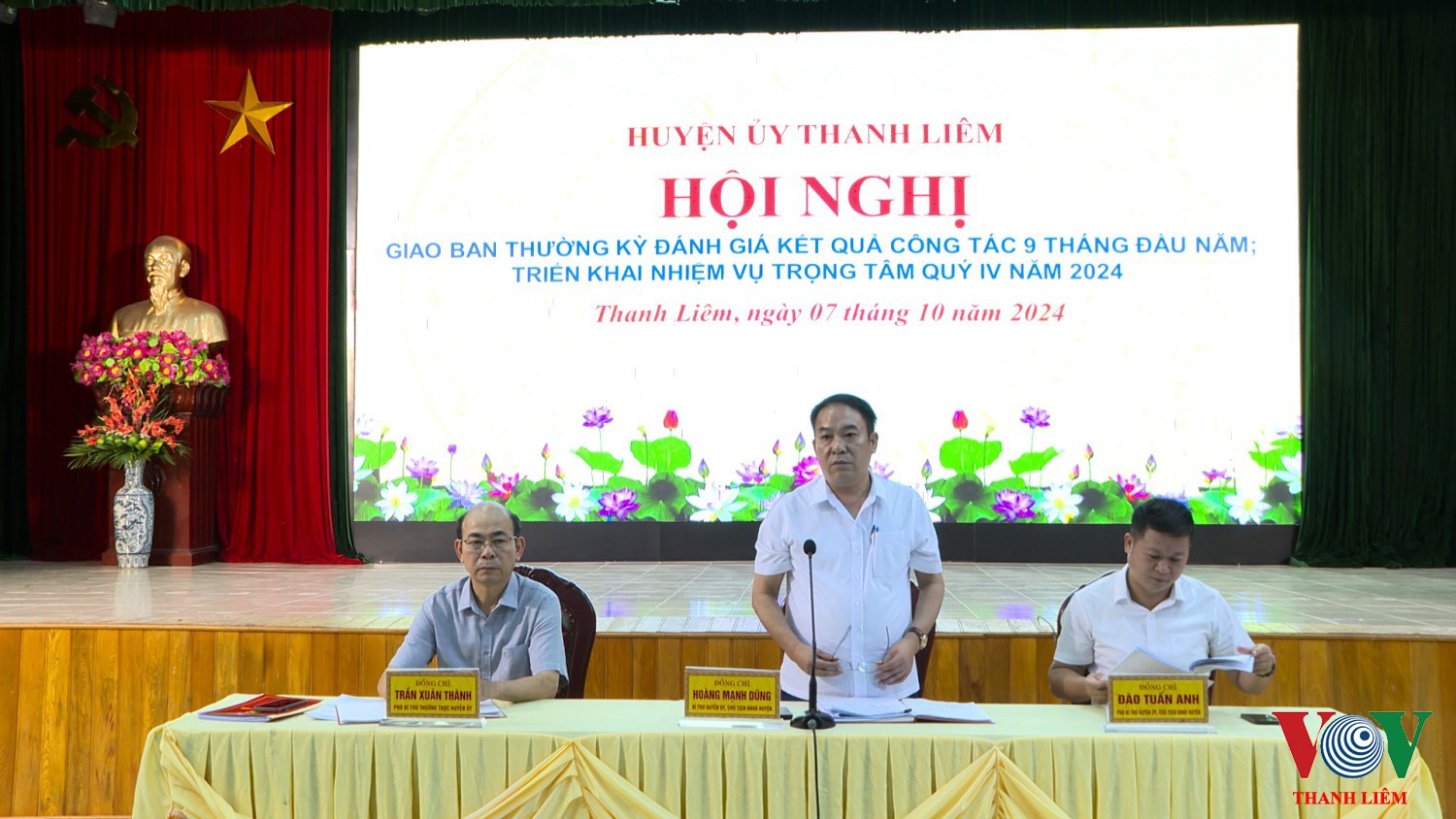 Đ/c Hoàng Mạnh Dũng - BT huyện ủy, chủ tịch HĐND huyện phát biểu tại buổi gặp mặt. Ảnh: Kim Dung
