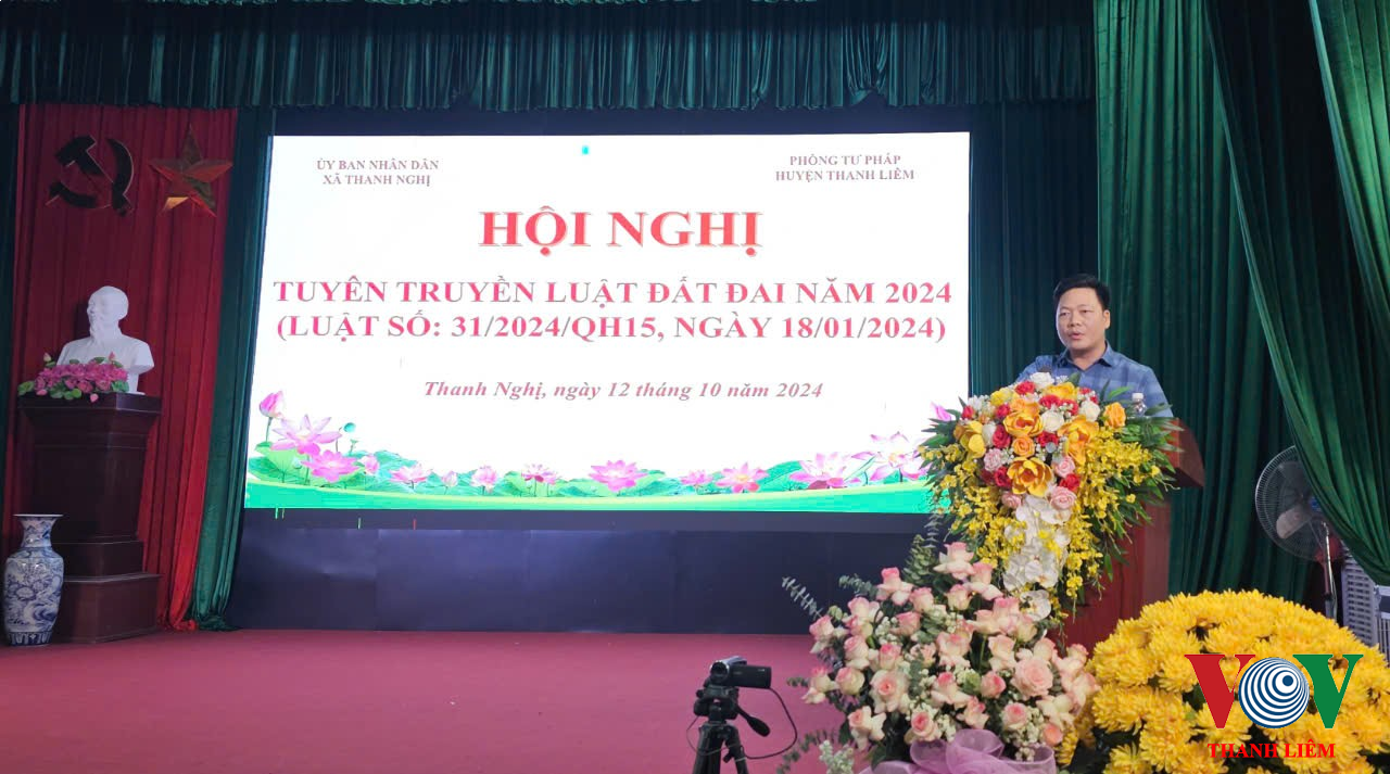 Đồng chí Trần Văn Bằng – báo cáo viên pháp luật Sở Tư Pháp tuyên truyền luật đất đai năm 2024