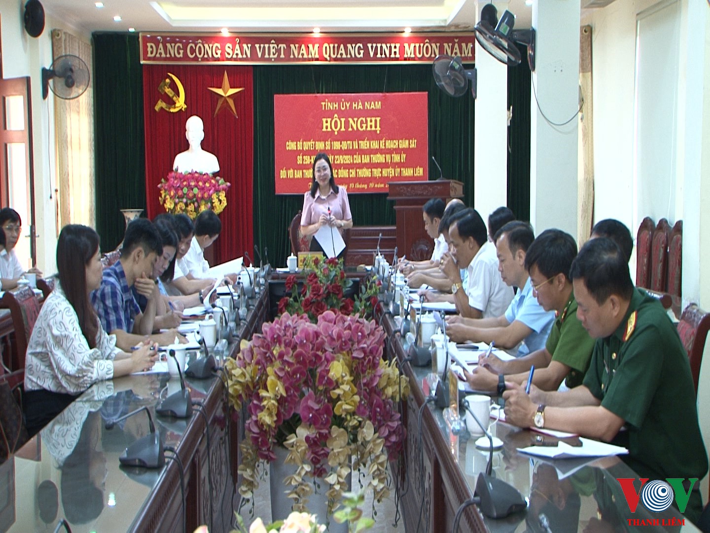 Đồng chí Đinh Thị Lụa - Phó BT TT tỉnh Ủy chủ trì hội nghị. ảnh: Khắc Hùng