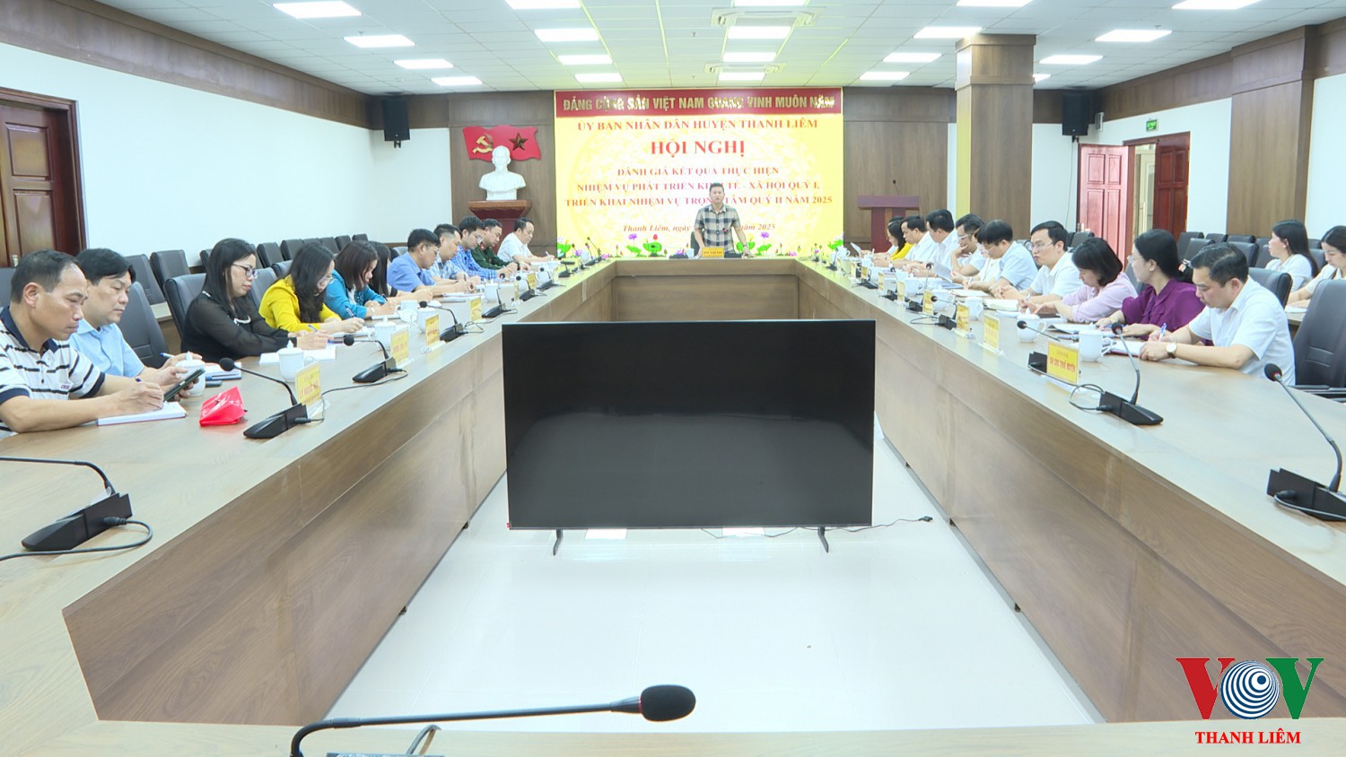 Đồng chí Đào Tuấn Anh, phó BT HU, CT UBND huyện chủ trì hội nghị. Ảnh: Kim Dung