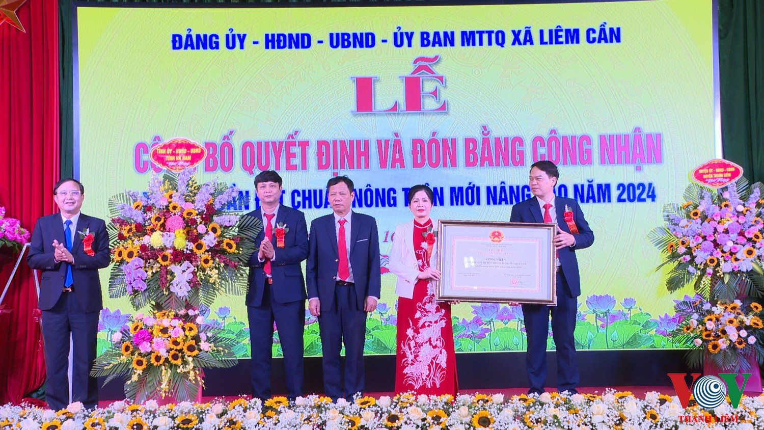 Phó CT UBND tỉnh trao bằng công nhận xã đạt chuẩn NTM