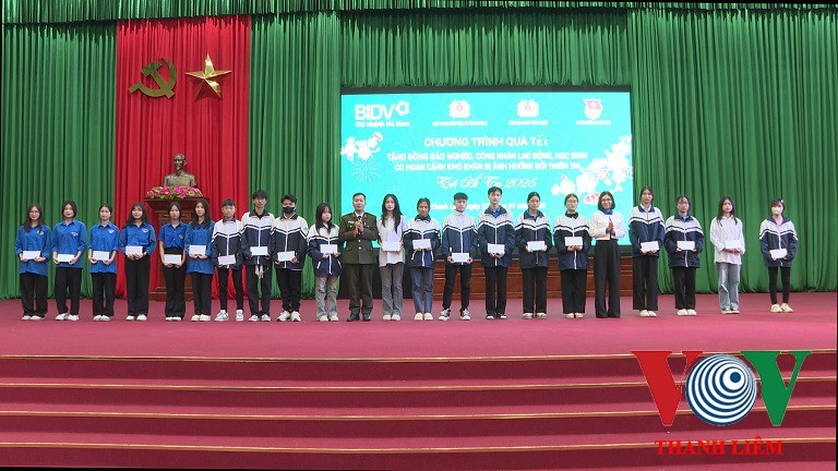 Thanh Liêm: Huyện Đoàn phối hợp tổ chức chương trình tặng Quà Tết Ất tỵ năm 2025