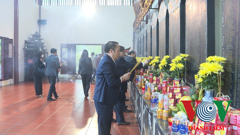 Thanh Liêm viếng đền Liệt sỹ nhân dịp Tết Nguyên đán