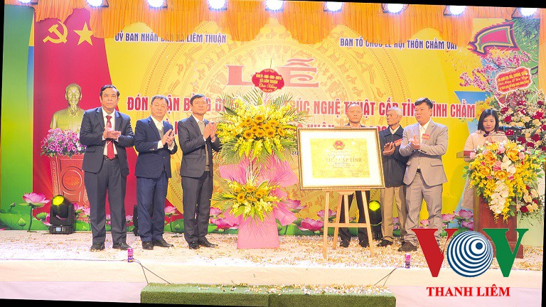 Thanh Liêm. Xã Liêm Thuận đón bằng di tích kiến trúc nghệ thuật cấp tỉnh Đình Chằm.