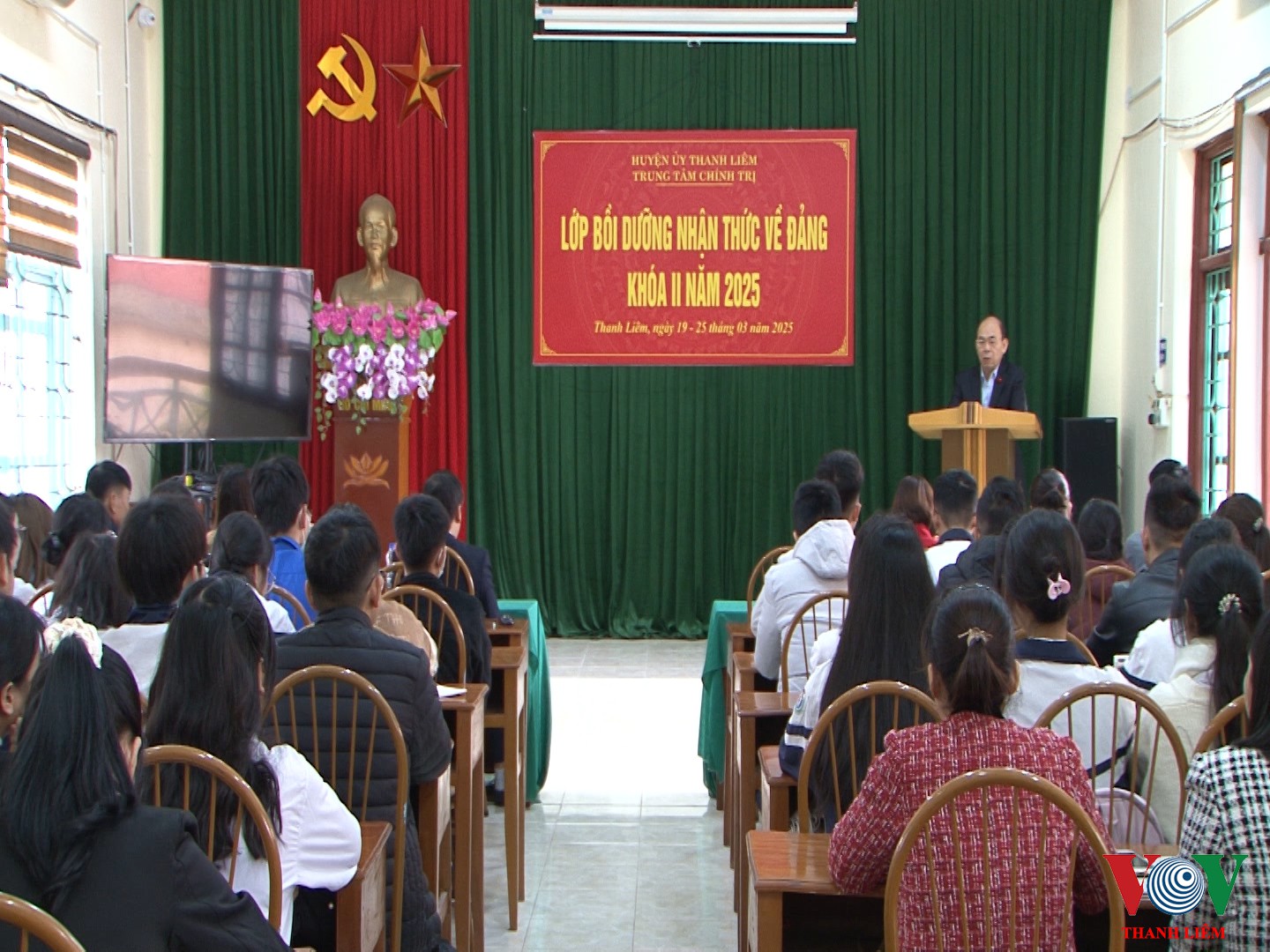 Đồng chí Trần Xuân Thành, Phó BT TT HU phát biểu tại lễ khai giảng. Ảnh: Khắc Hùng