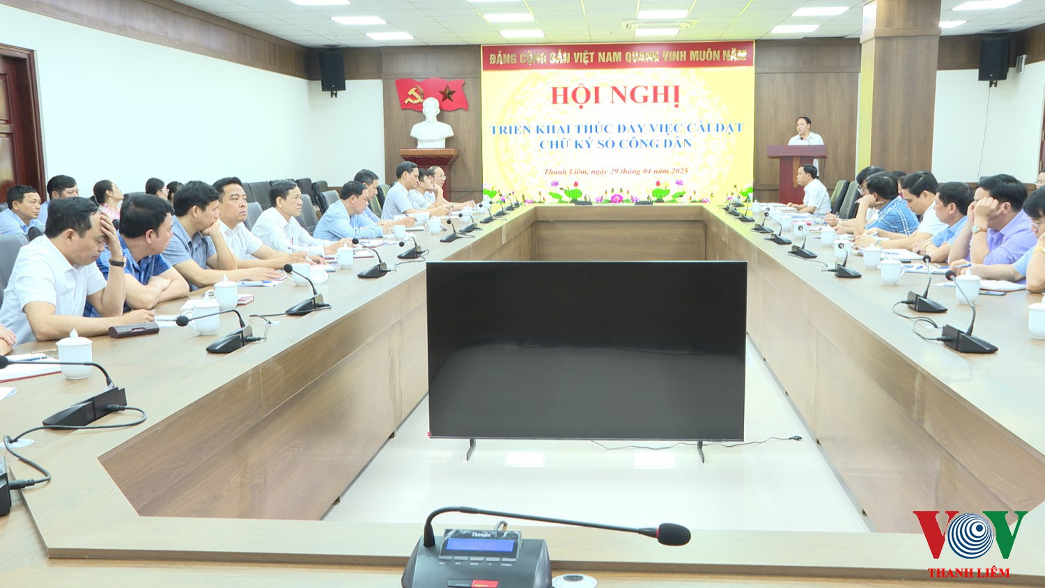 Đồng chí Hoàng Mạnh Dũng - Bí thư Huyện ủy, Chủ tịch HĐND huyện phát biểu tại hội nghị. Ảnh: Kim Dung