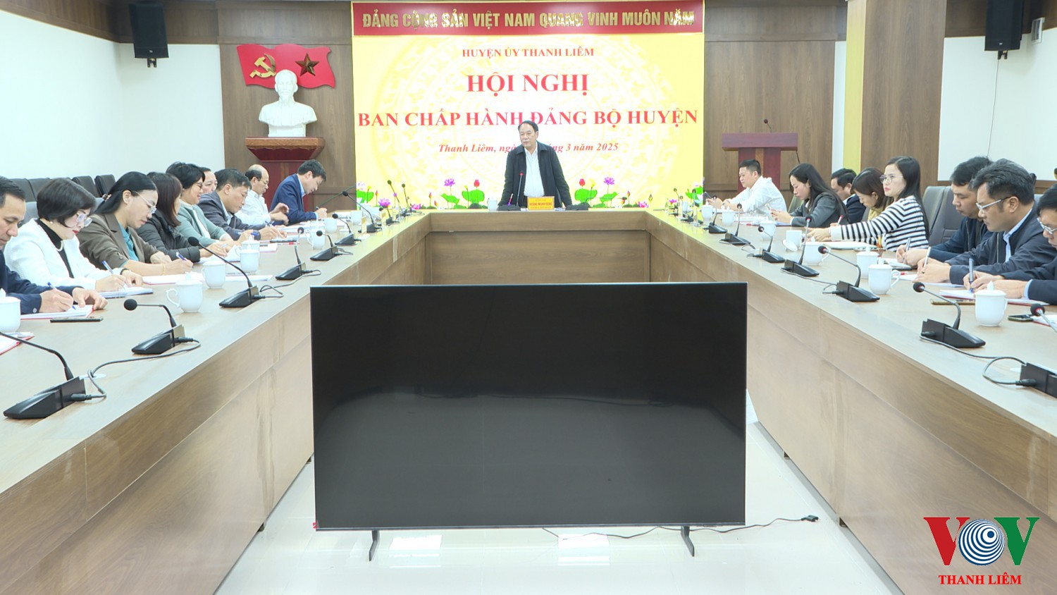 Đồng chí Hoàng Mạnh Dũng, BT HU CT HĐND huyện chủ trì hội nghị. Ảnh: Kim Dung