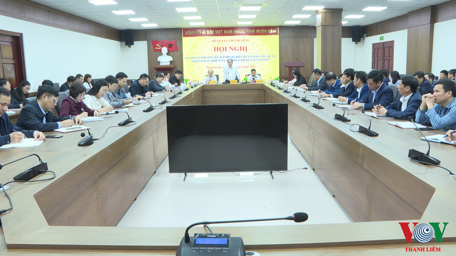 Đồng chí Hoàng Mạnh Dũng - Bí thư Huyện ủy, Chủ tịch HĐND huyện phát biểu tại hội nghị. Ảnh: Kim Dung