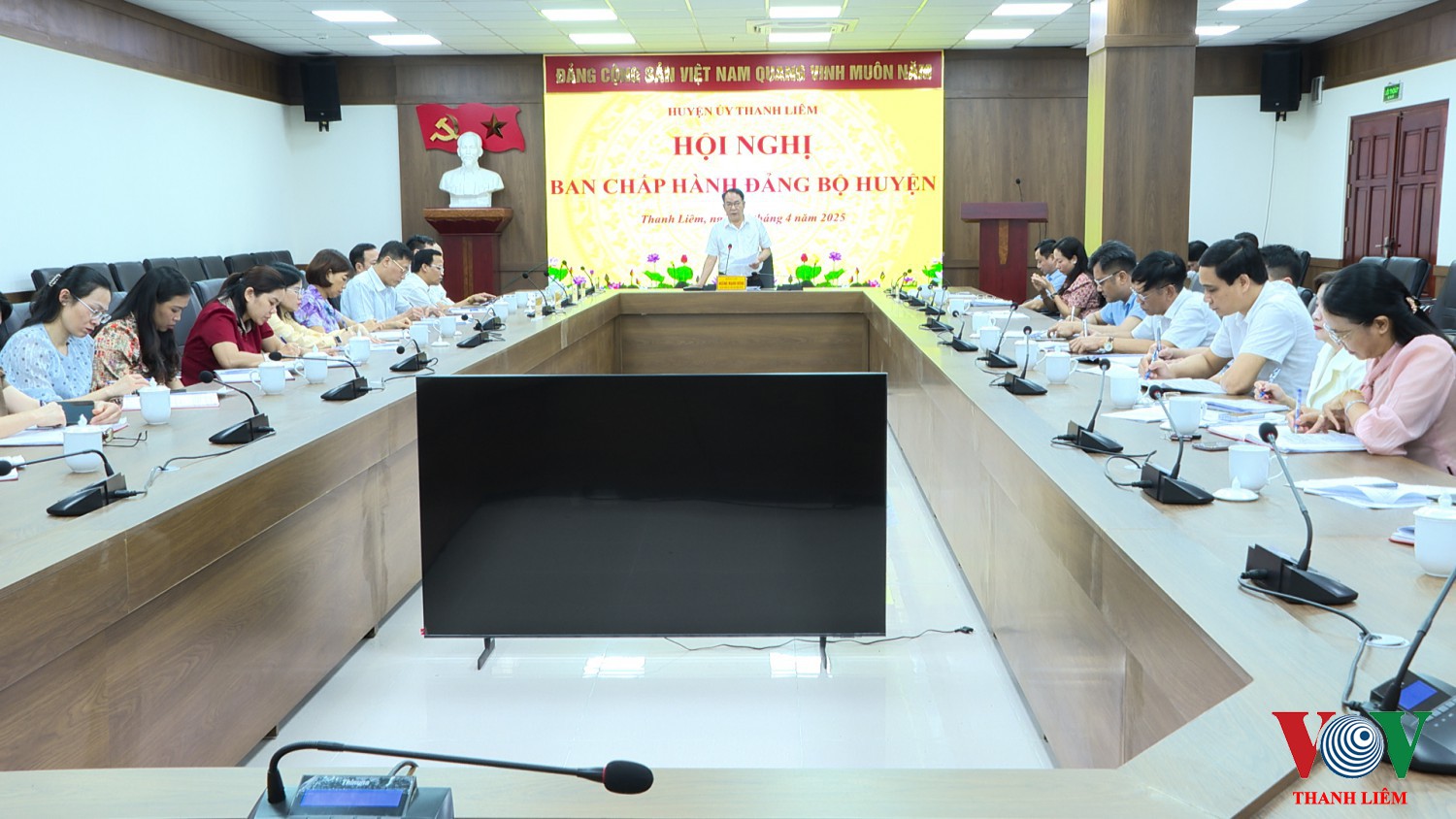 Đồng chí Hoàng Mạnh Dũng - Bí thư Huyện ủy, Chủ tịch HĐND huyện phát biểu tại hội nghị. Ảnh: Kim Dung